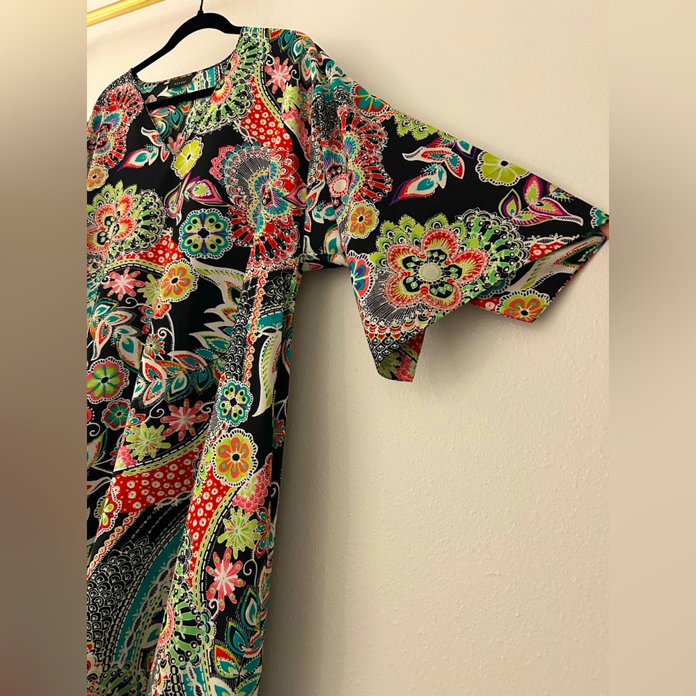 Natori v-neck caftan NWOT size Large